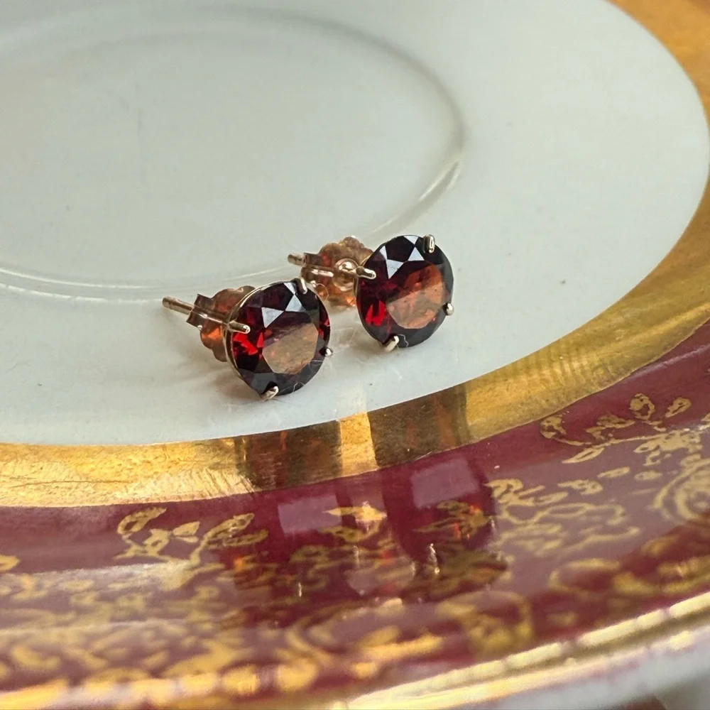 Elegant 10KT Gold and Garnet Stud Earrings - Picture 1 of 7